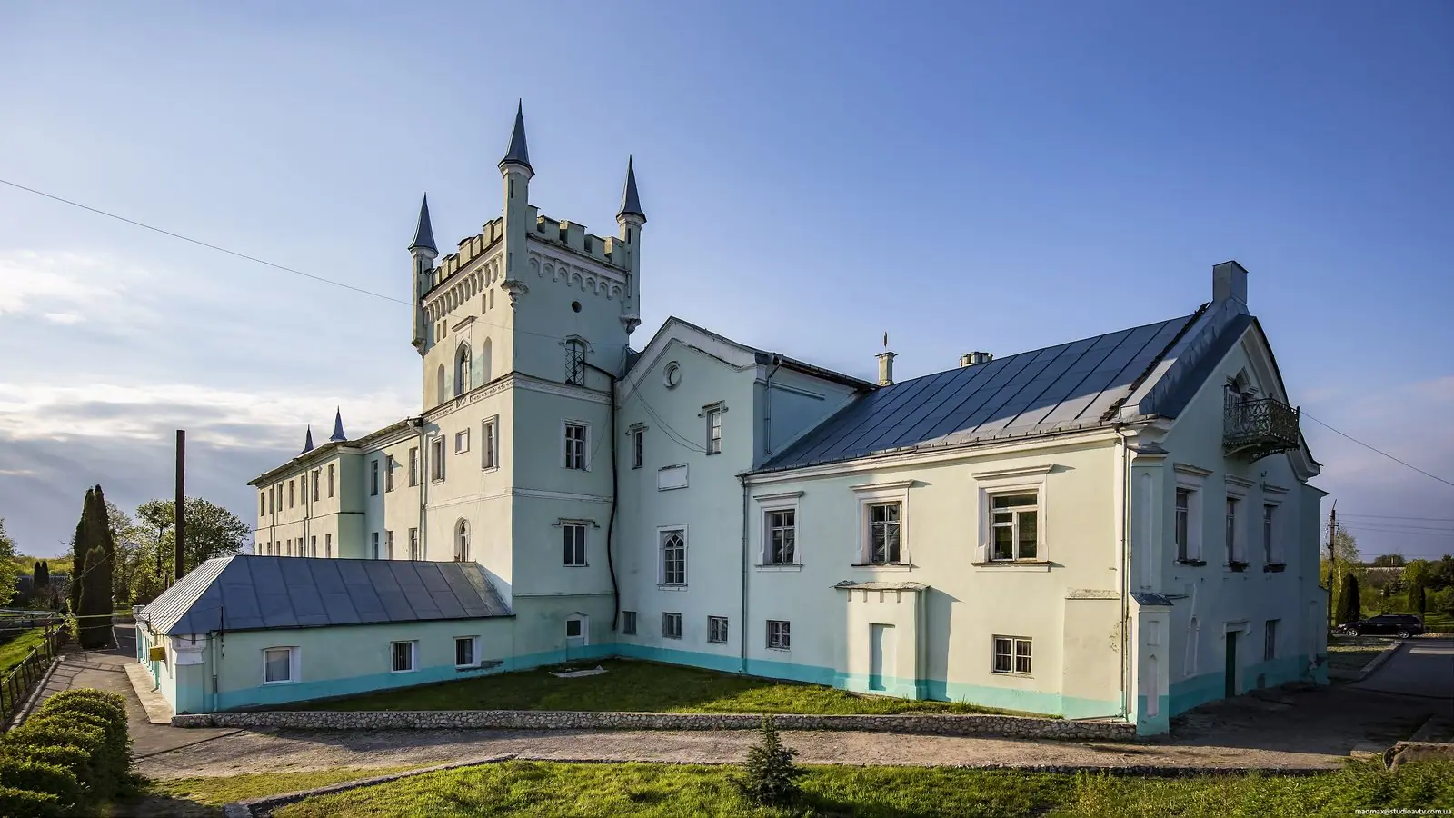 Вежа і крило палацу Вежа і крило палацу — Білокриниця