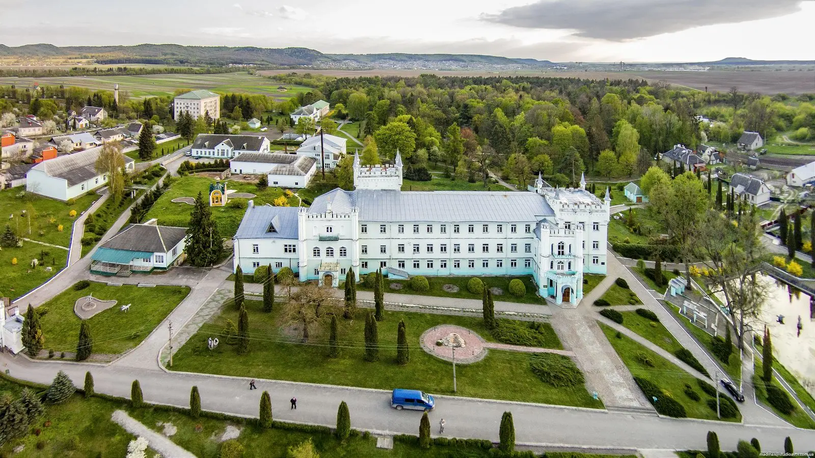 Палац і парк з висоти Палац і парк з висоти — Білокриниця