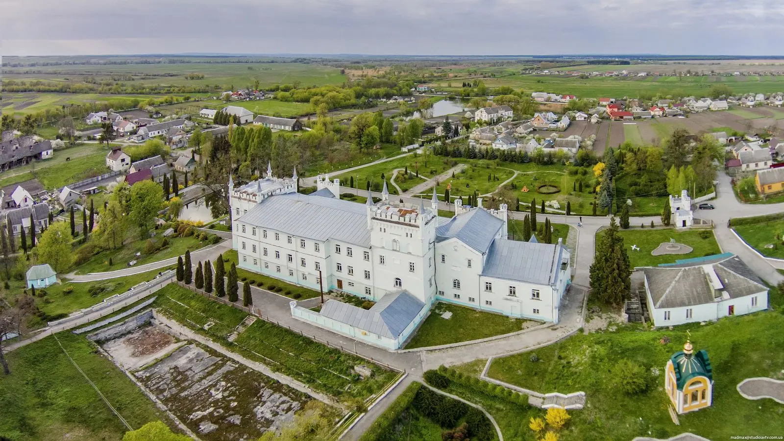 Палац і парк, аерофото Палац і парк, аерофото — Білокриниця