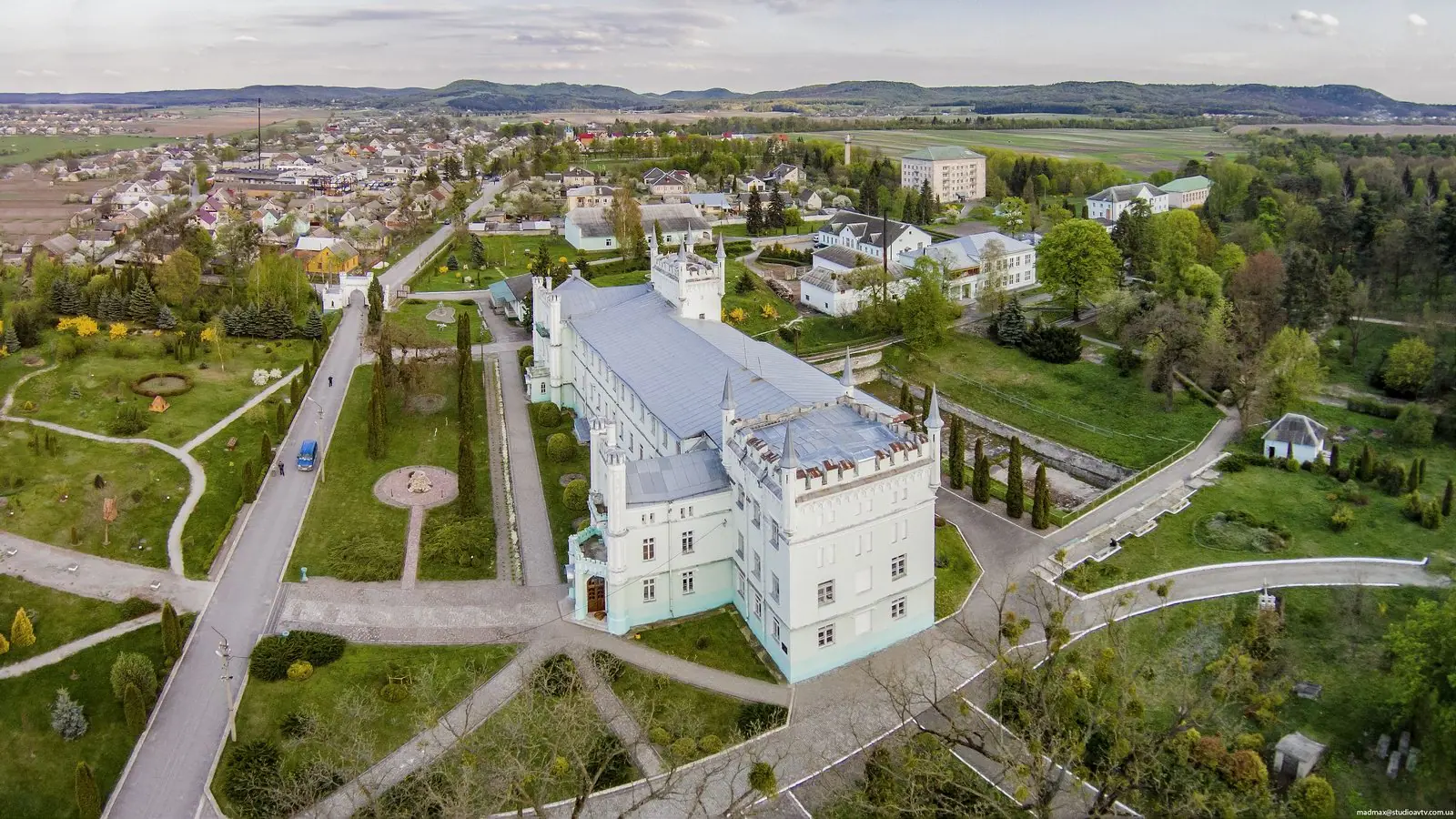 Палац і парк з висоти Палац і парк з висоти — Білокриниця