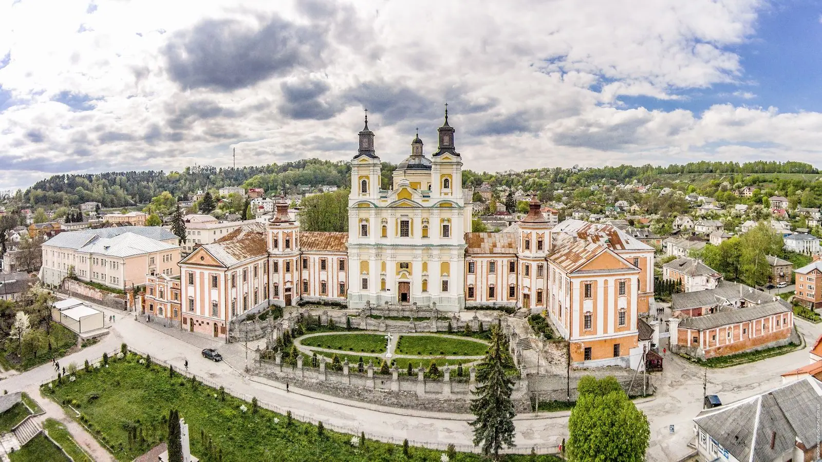 Корпуси Ліцею і парк — аерофото Корпуси Ліцею і парк — аерофото — Кременець