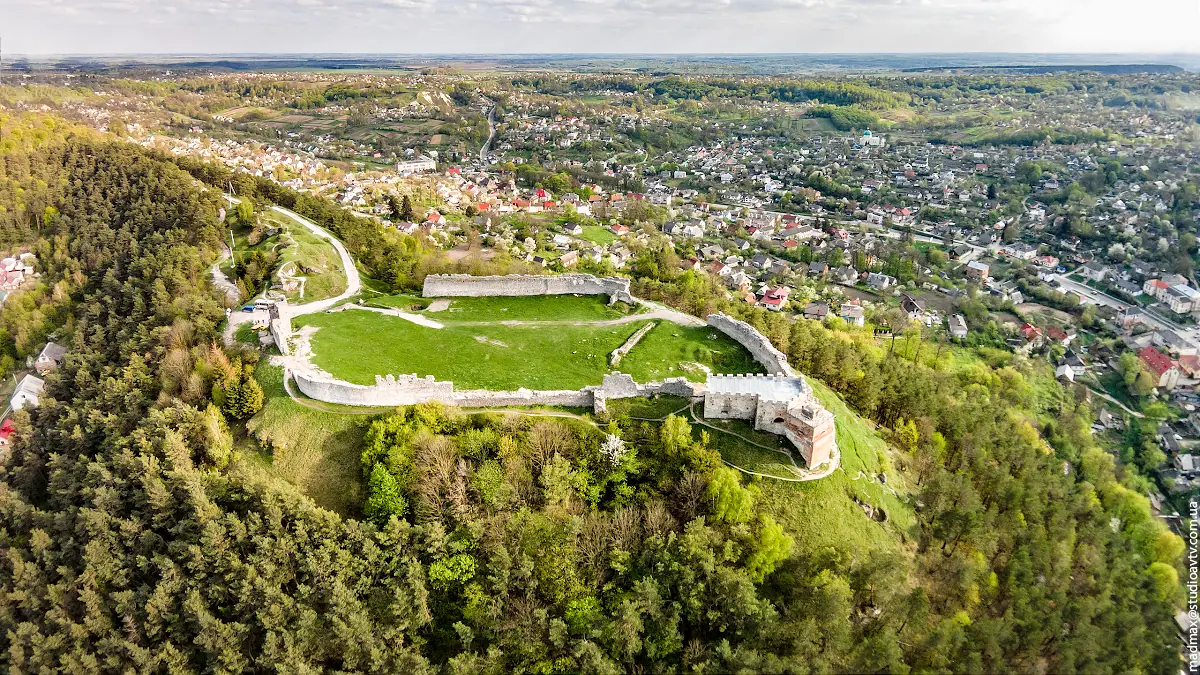 Кременець і Замкова гора з висоти Кременець і Замкова гора з висоти — Кременець