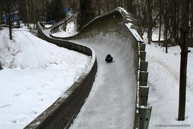 Саночник на засніженій трасі Саночник на засніженій трасі — Кременець