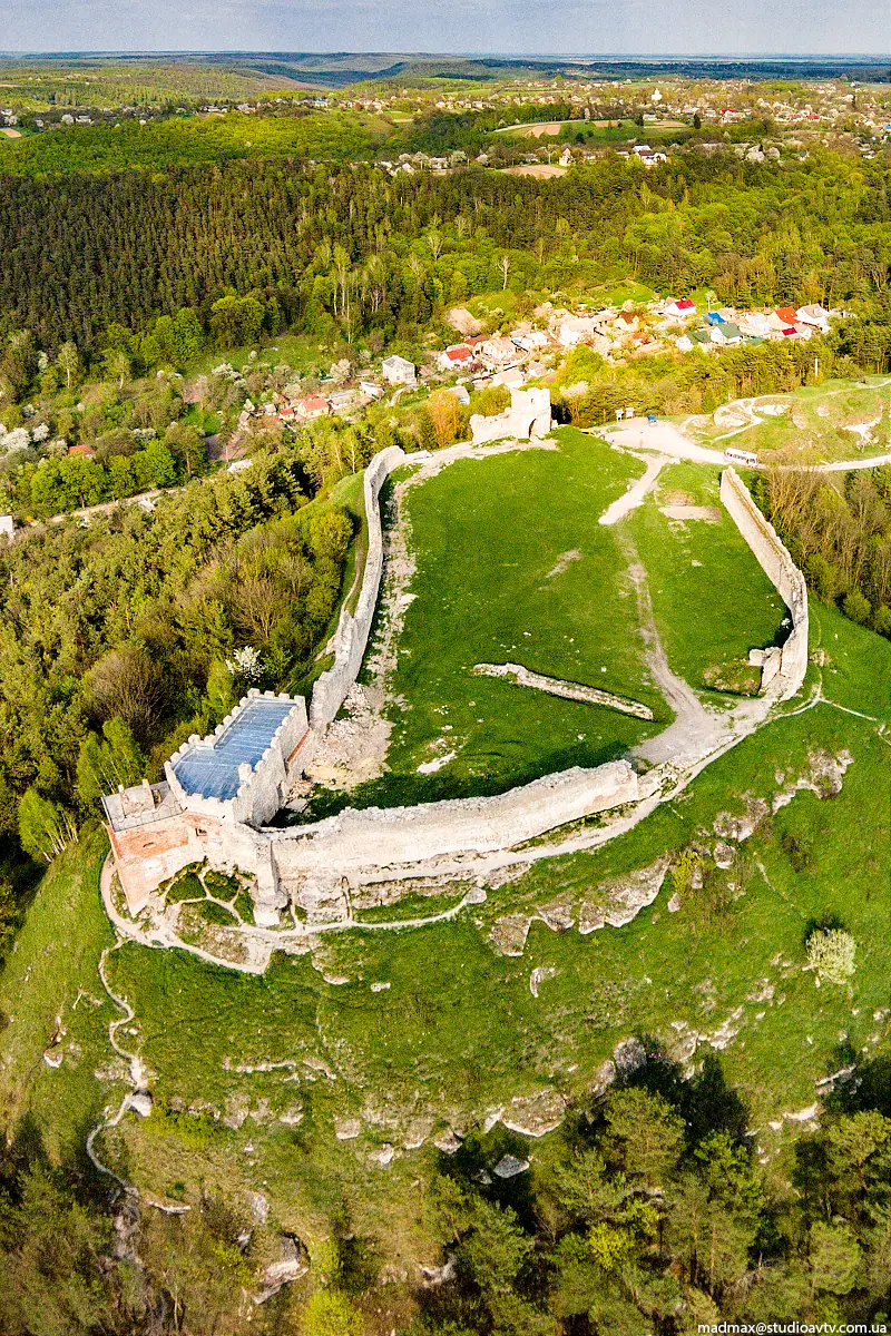 Мури вздовж краю гори — Кременець