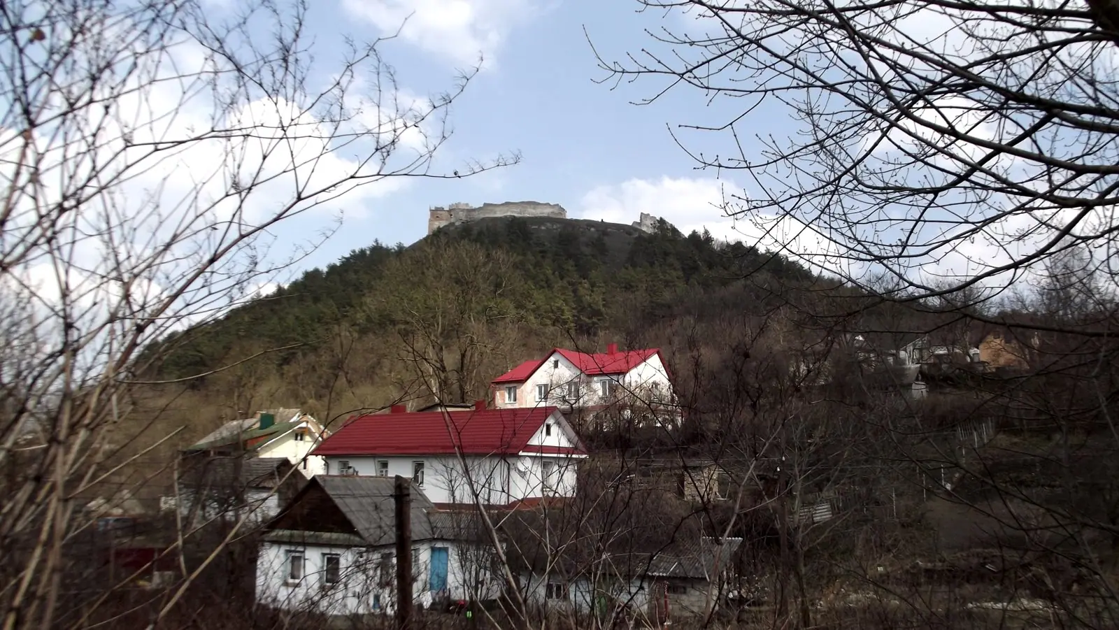 Гора Бона над будинками Кременця Гора Бона над будинками Кременця — Кременець