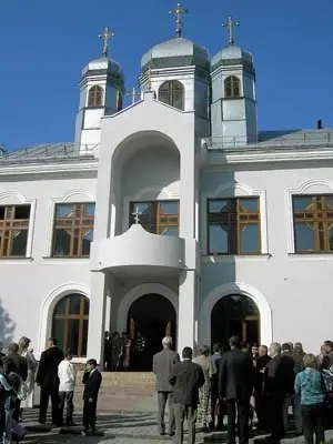 Вірні біля храму — Кременець