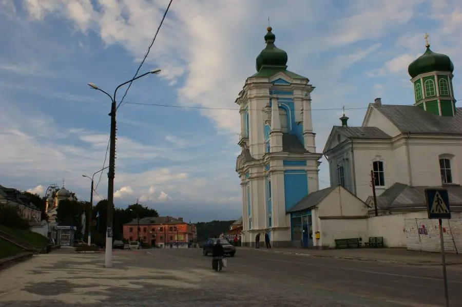 Храм на центральній вулиці — Кременець