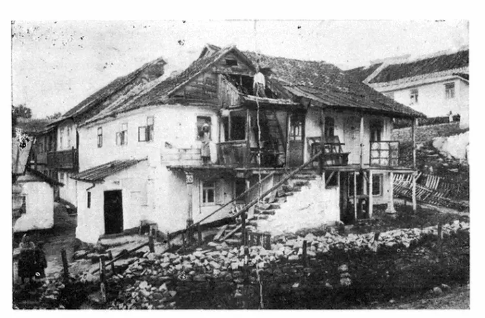 Старий будинок з галереєю — Кременець