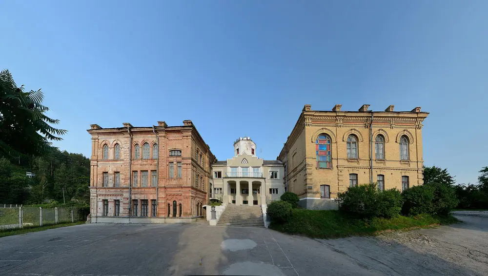 Подвір'я Ліцею Подвір'я Ліцею — Кременець