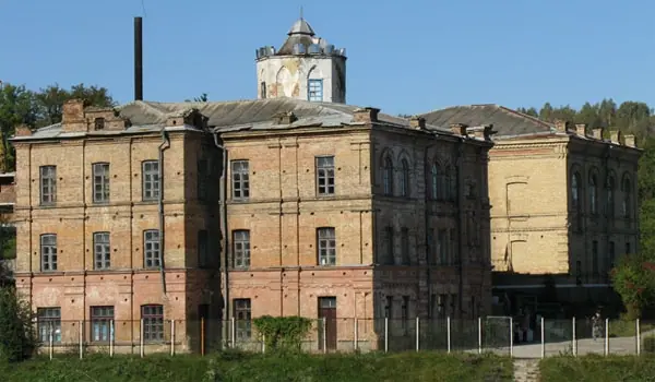 Старий корпус колегіуму з годинником Старий корпус колегіуму з годинником — Кременець