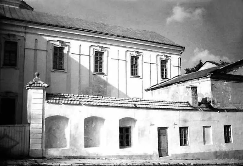 Двір колегіуму на старому фото Двір колегіуму на старому фото — Кременець