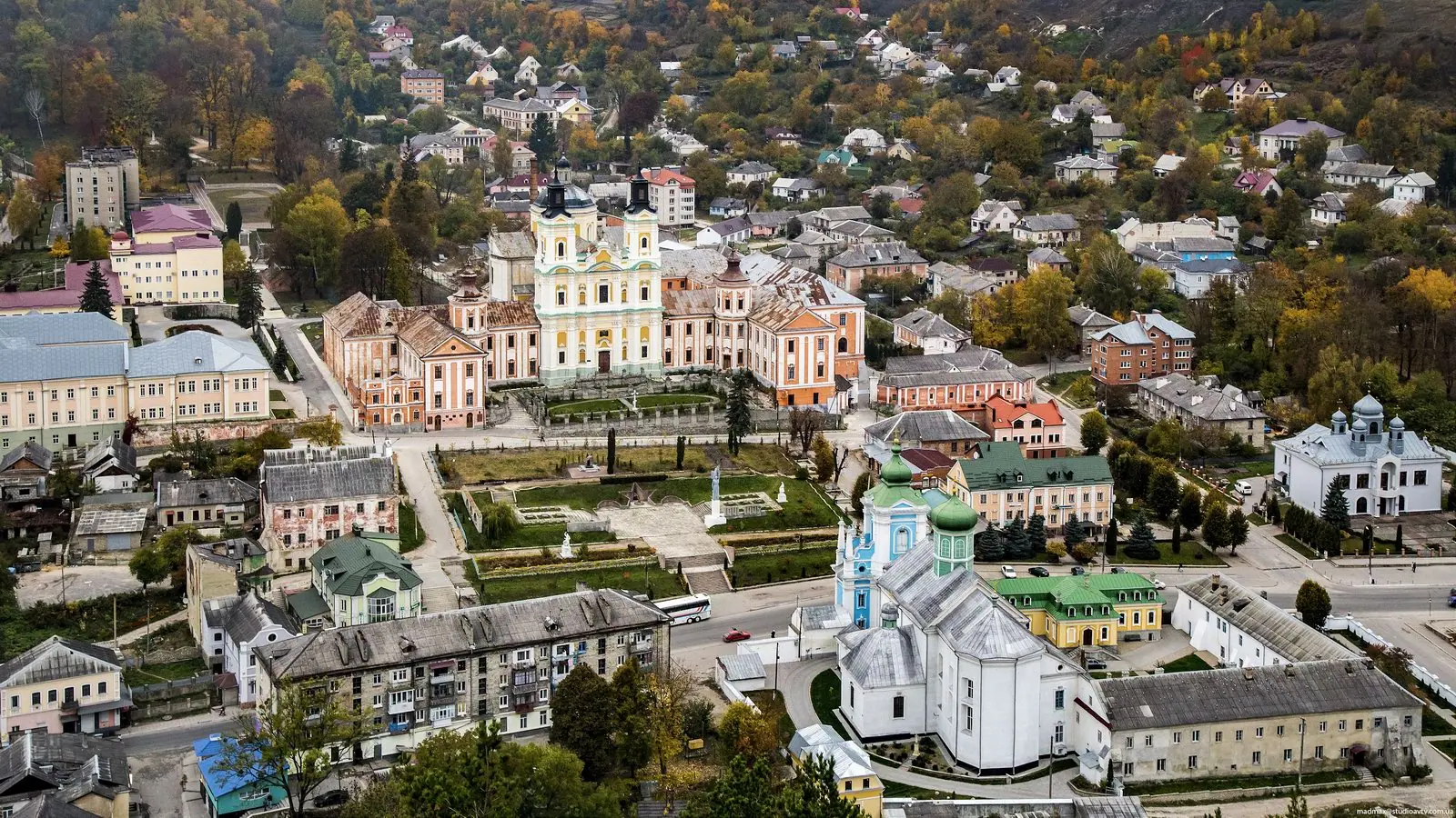 Колегіум, Миколаївський собор і місто з висоти Колегіум, Миколаївський собор і місто з висоти — Кременець