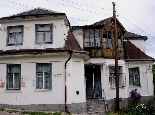 Будинок з дерев'яним ганком Будинок з дерев'яним ганком — Кременець