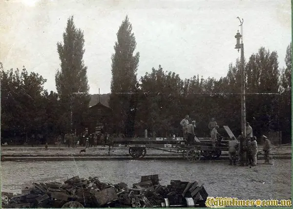 Колія та розвантаження на станції — Кременець