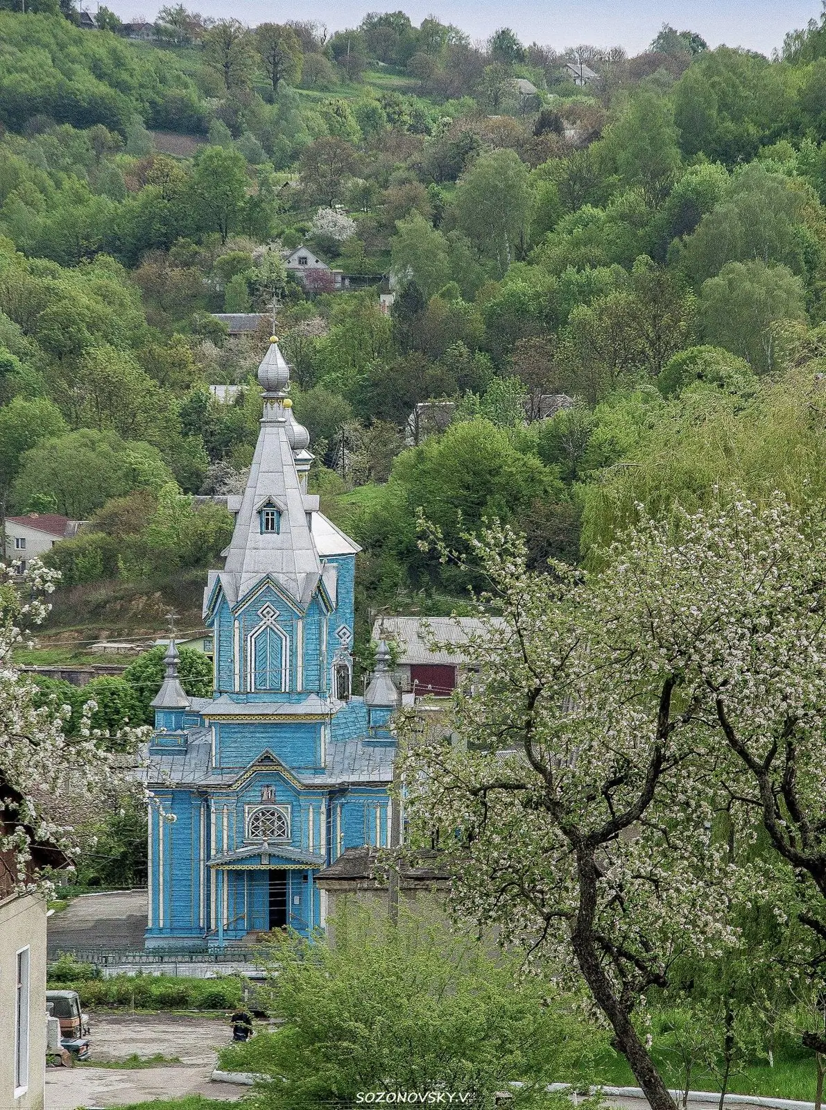 Блакитна церква навесні — Кременець