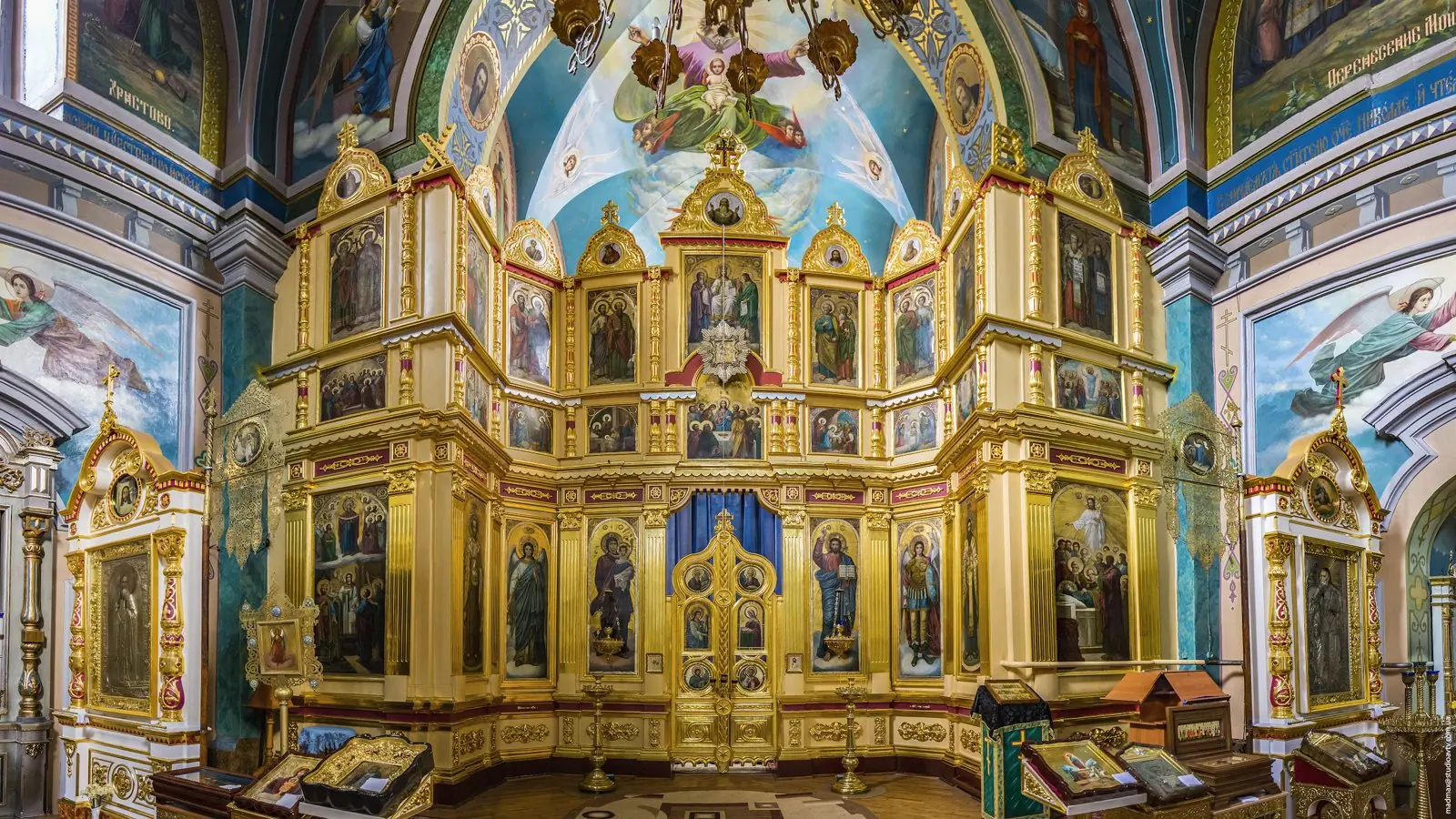 Позолочений іконостас Позолочений іконостас — Кременець