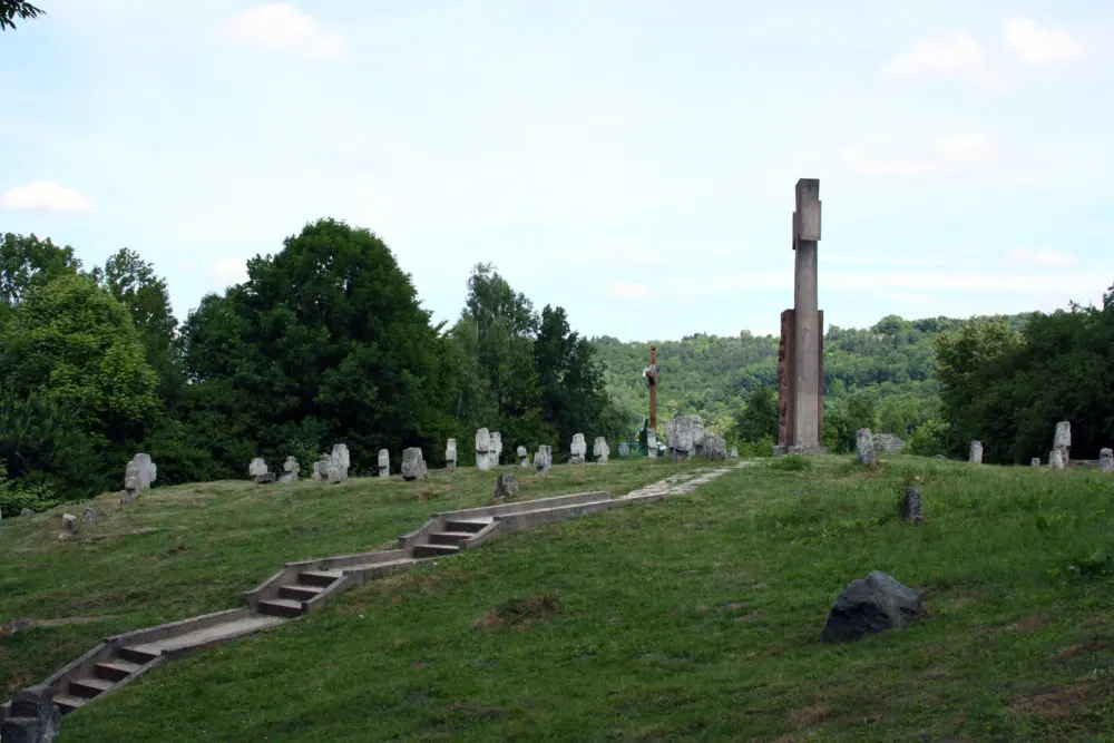 Старі кам'яні хрести Кременця — Кременець, сучасні фото