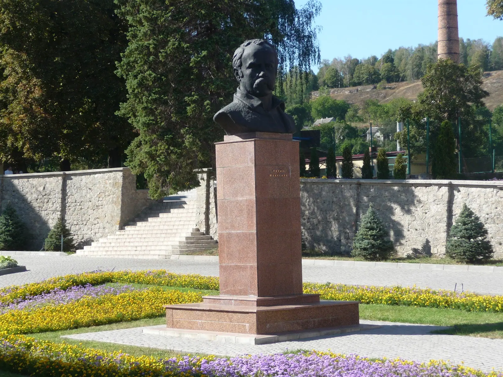 Погруддя на сквері — Кременець