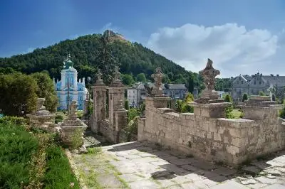 Гора Бона і старі надгробки — Кременець