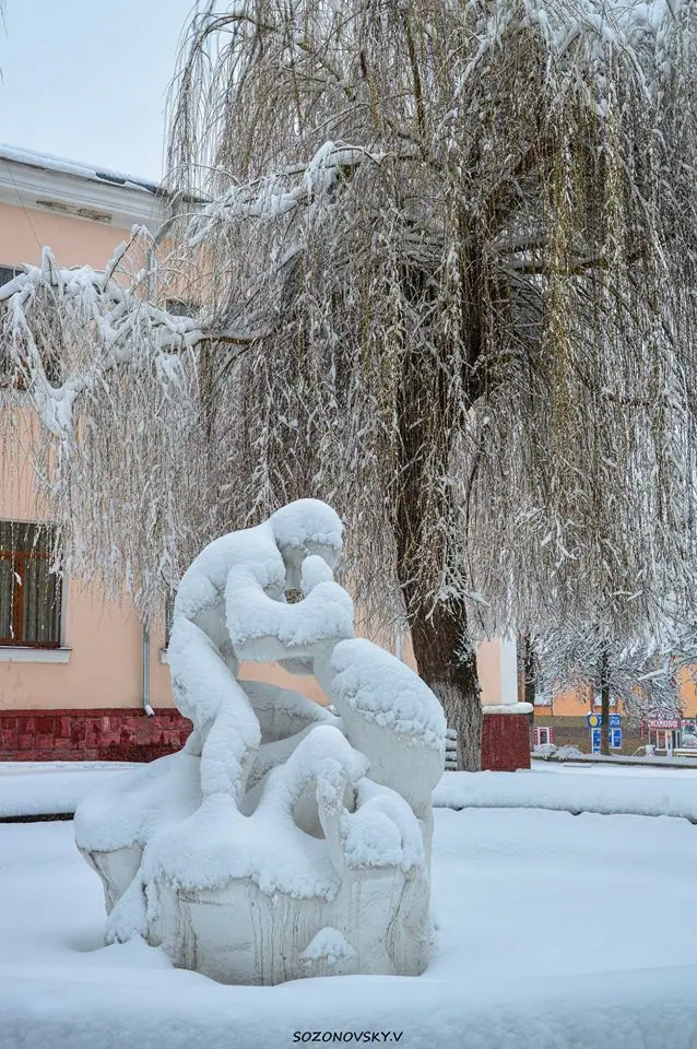 Засніжена скульптура Засніжена скульптура — Кременець