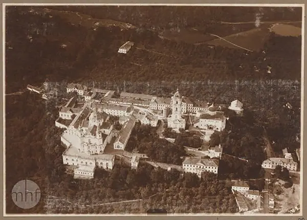Лавра з висоти, старе фото Лавра з висоти, старе фото — Почаїв