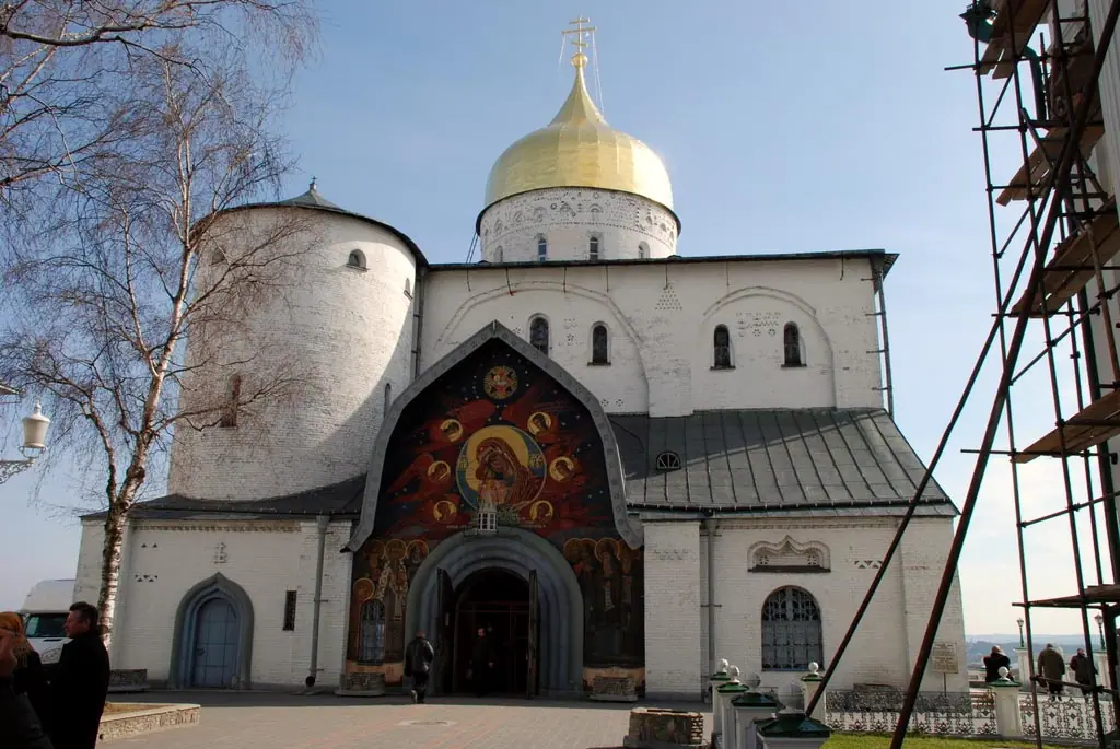 Храм із мозаїкою над входом — Почаїв