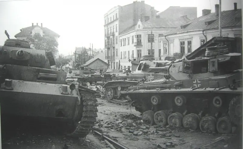 Німецькі танки на вулиці, 1941 — Тернопіль
