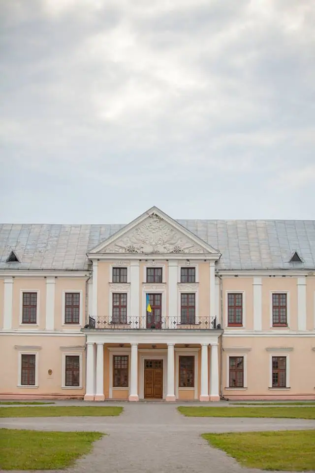 Вишнівецький палац: фасади, парк і територія — Вишнівець, фото 3 з 45