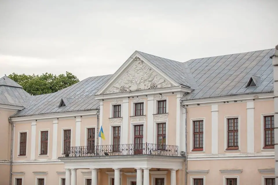Вишнівецький палац: фасади, парк і територія — Вишнівець, фото 10 з 45