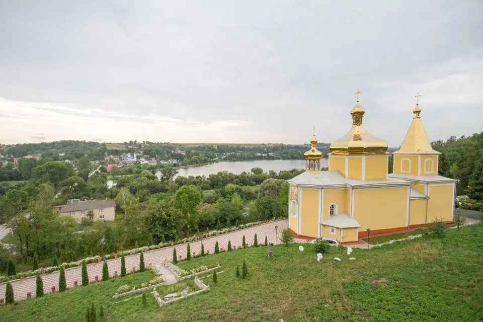 Вишнівець: церкви, околиці й життя містечка — Вишнівець, фото 11 з 21